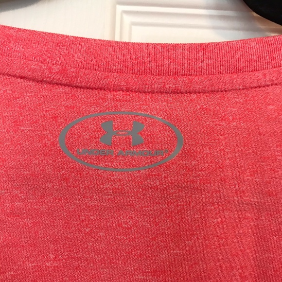 UNDER ARMOUR Medium Pink V-Neck T-Shirt Heat Gear - Picture 5 of 6